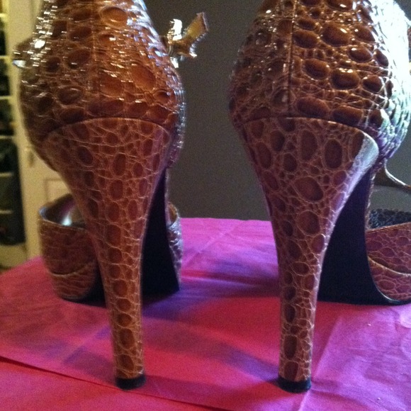 ⚡BUNDLED⚡ Glamorous T-strap open-toe heels - Picture 4 of 4
