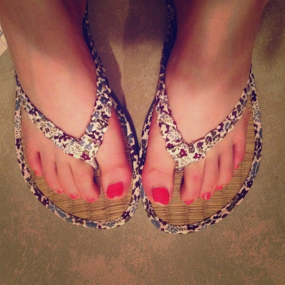 Floral thong flip flops