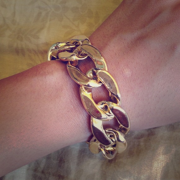 Jewelry - 🔥SOLD🌟Very lightweight gold bracelet! 🔥