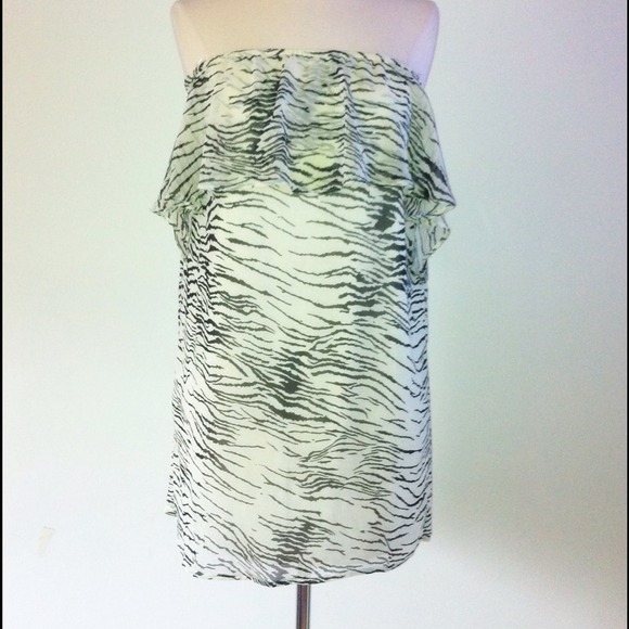 ⛔️SOLD⛔️Bebe Off Shoulder Print Dress