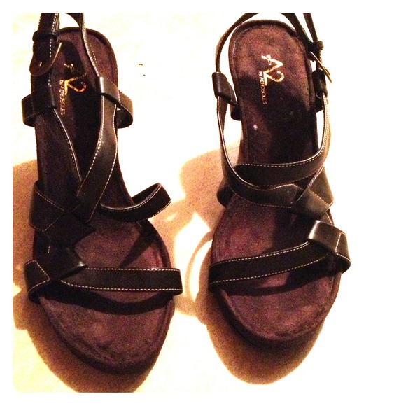 🌺SALE!🌺Brown strappy wedge sandals