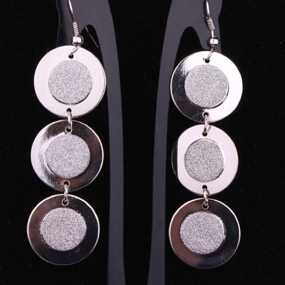 Trendy hanging silver earring