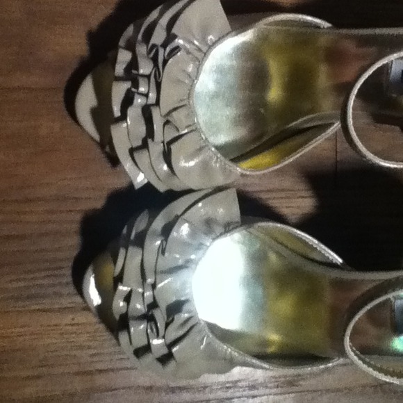 Steve Madden taupe high heels - Picture 2 of 3