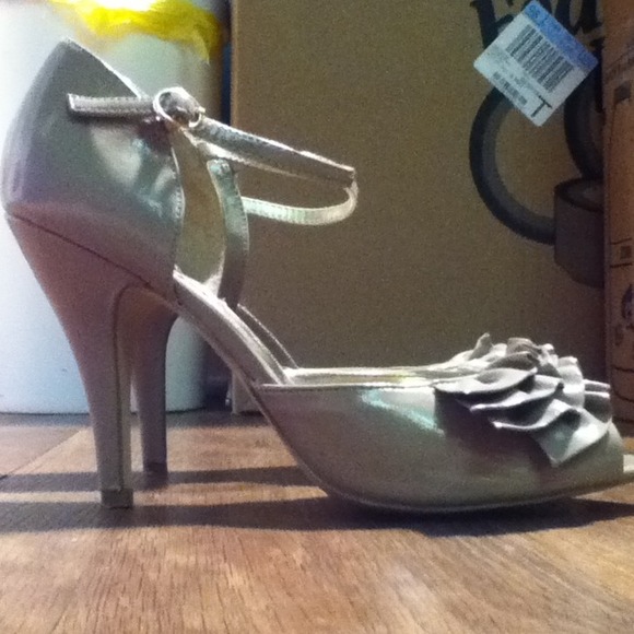 Steve Madden taupe high heels - Picture 3 of 3
