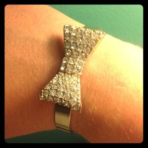 "Diamond" bow bracelet