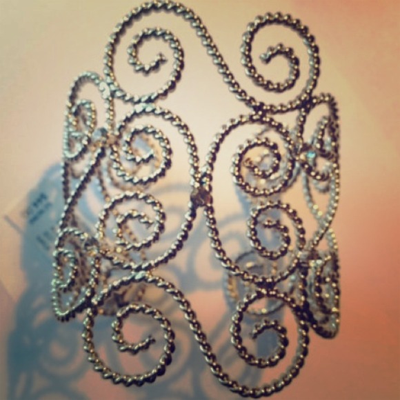 Elegant silver arm cuff