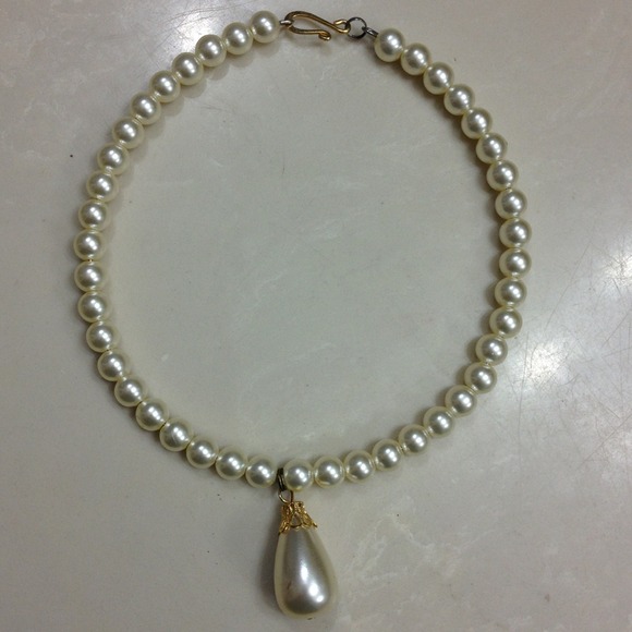 Pearl Pendant Choker