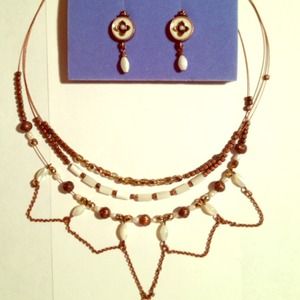 Earring and necklace set only $10!!