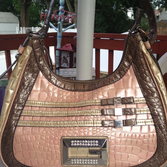 (TRADED)💌💞Guess handbag👥