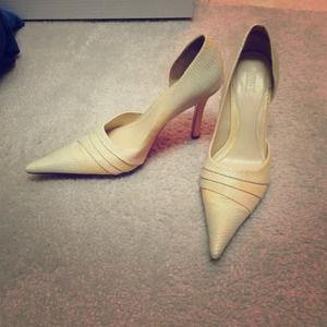 Guess brand pointy toe shoes