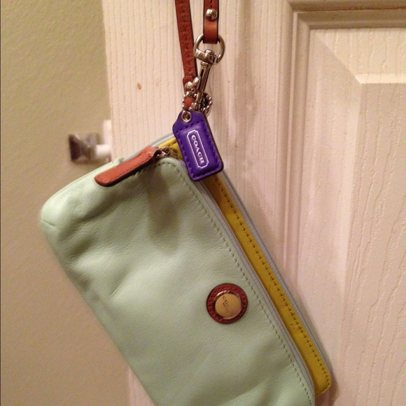 💗TRADED💗Coach Poppy Soft Leather Wristlet