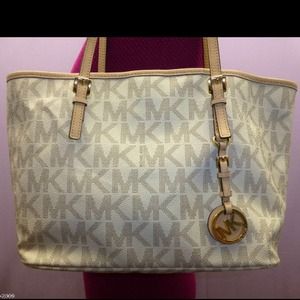 Reserved- Michael Kors Jet Set Small Travel Tote