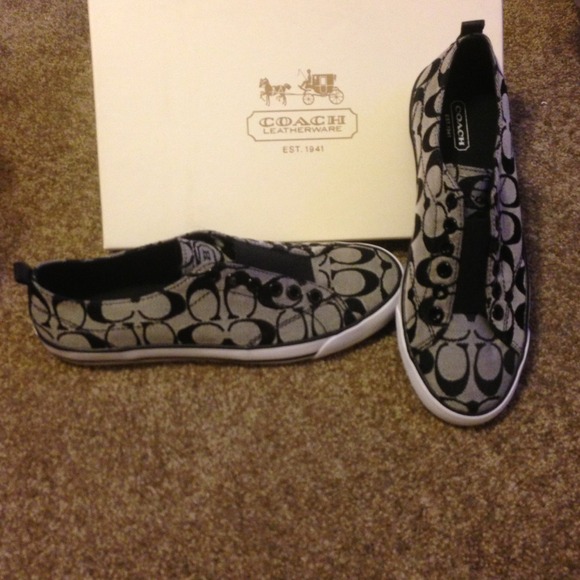 ❌Sold❌NWB coach Summer slip on shoes