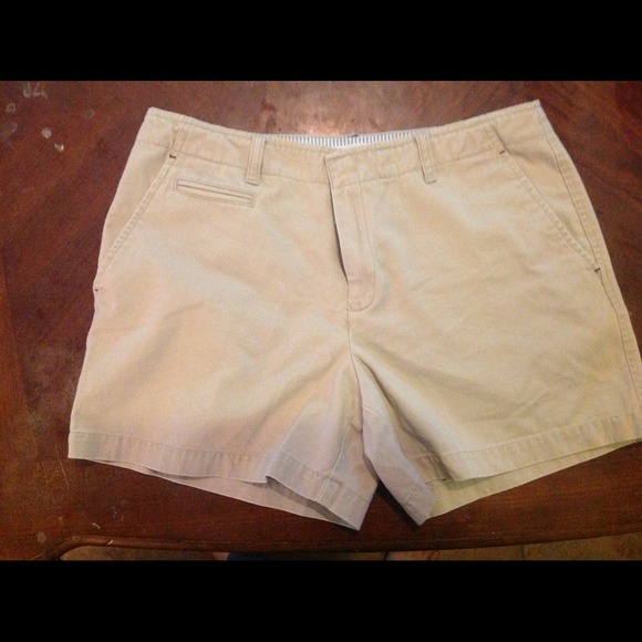Size 8 Khaki Tommy Hilfiger Shorts Gently used.