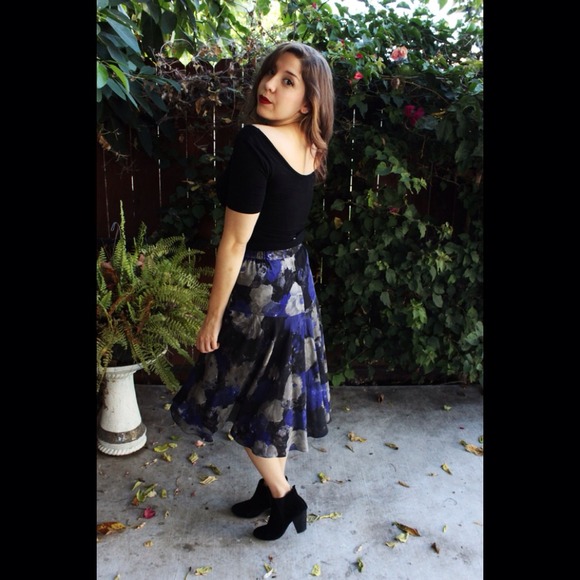Vintage Inspired - Flowy Floral Skirt - Picture 1 of 3