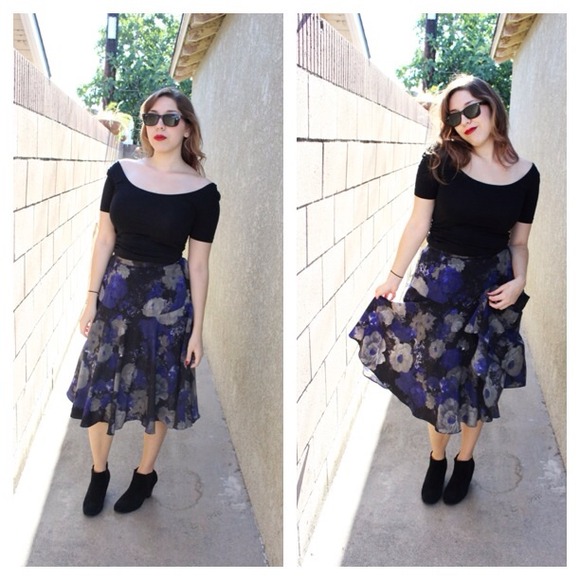 Vintage Inspired - Flowy Floral Skirt - Picture 2 of 3