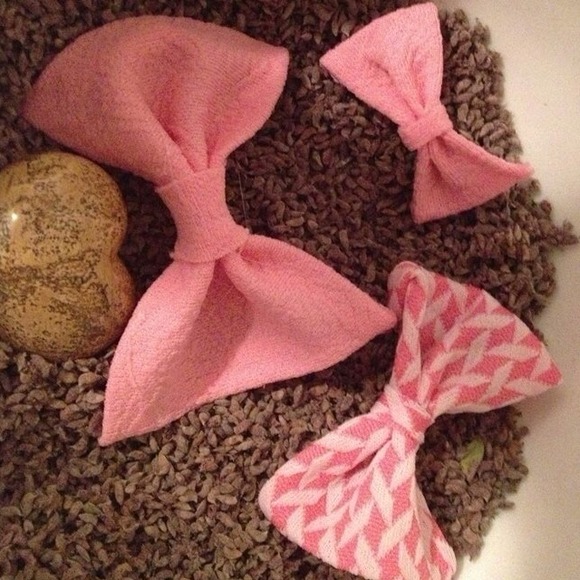 3 pink bows assorted sizes