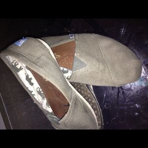 Olive green Toms
