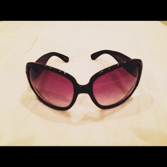 **REDUCED** Marc by Marc Jacobs Sunglasses - Picture 2 of 4