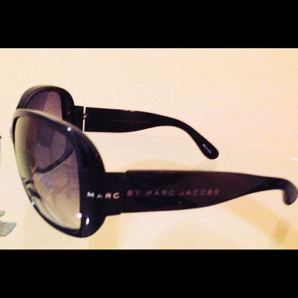 **REDUCED** Marc by Marc Jacobs Sunglasses - Picture 3 of 4