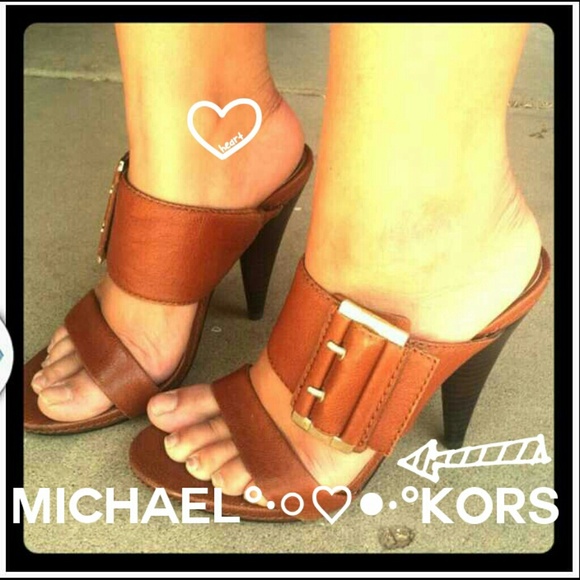 HOST PIC♡Michael Kors brown leather heel
