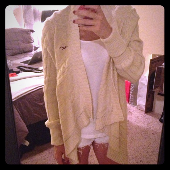 Hollister Sweaters - Drapey cable knit sweater & cable knit scarf