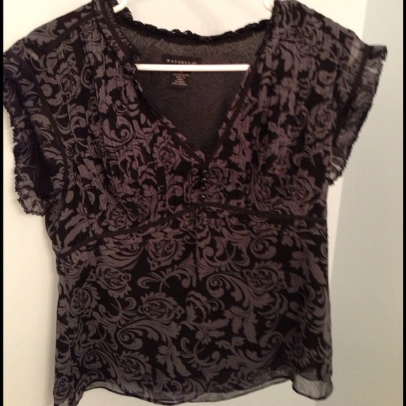 Adorable cap sleeve black floral print top