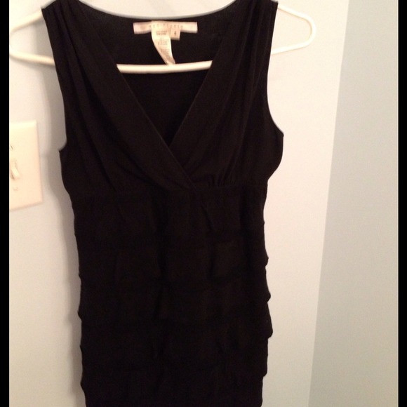 💞💞Ruffled v neck tank top 💞💞💞 - Picture 1 of 3