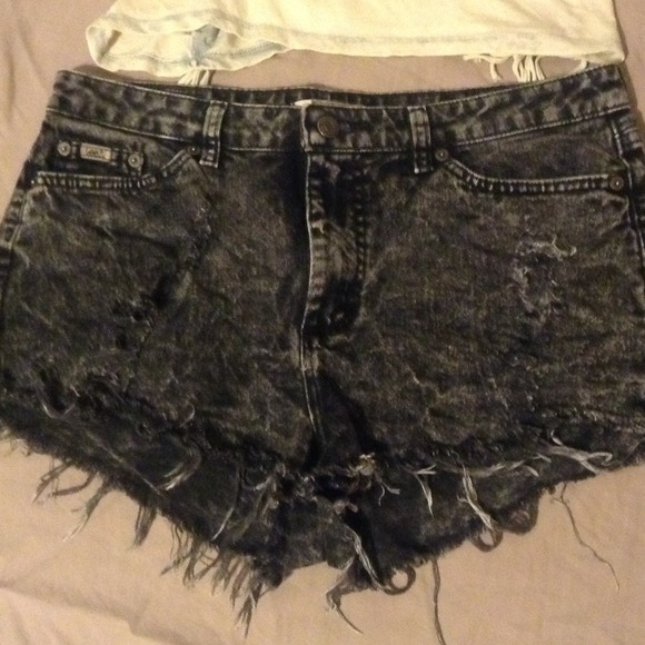 Vintage dark acid wash Lee jean shorts - Picture 2 of 3