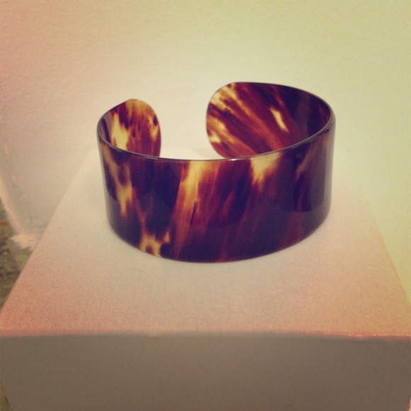 Pure Carey, Bracelet