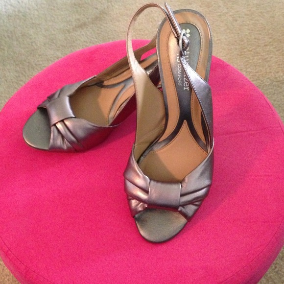 ⭐️Price Reduced⭐️ Still new naturalizer heel shoes