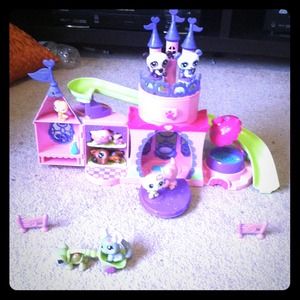 Littlest Pet Shop Castle