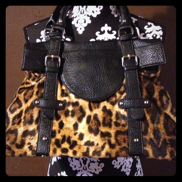 💛 Leopard Print Shoulder Bag!