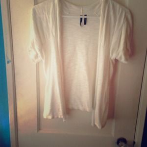White short-sleeve sweater/shirt