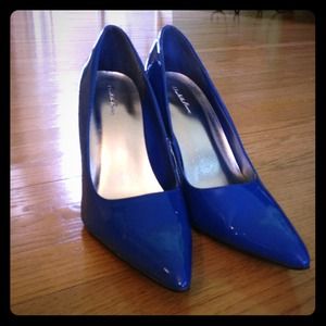 Bright blue pointed toe heels