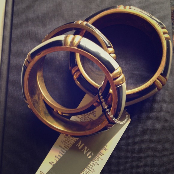 ❤SOLD❤MNG SUPER STYLISH BRACELET. NEW WITH TUGS. - Picture 1 of 3