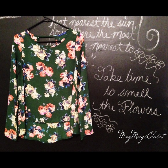 🔷🔷🔷SOLD IN A BUNDLE🔷🎀Host Pick🎀 Green Floral