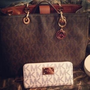 Michael kors purse && wallet