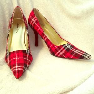 Red, plaid heel.  Very comfy!