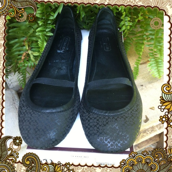 ❤. BLACK COACH SHOES. ❤ - Picture 1 of 4