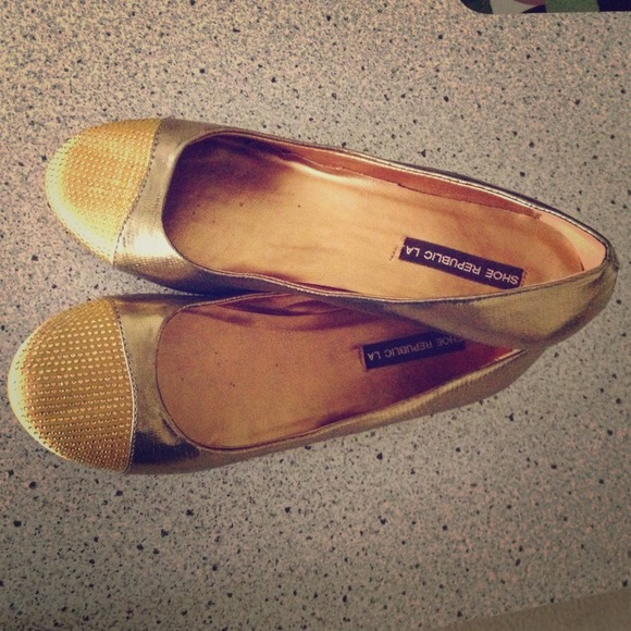 Bronze shimmery rhinestone toe flats