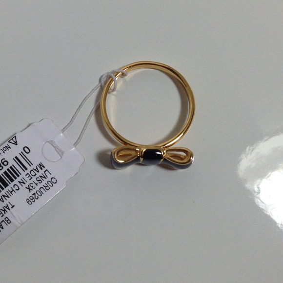 ❌SOLD❌Kate Spade Black Bow Ring - Picture 2 of 3