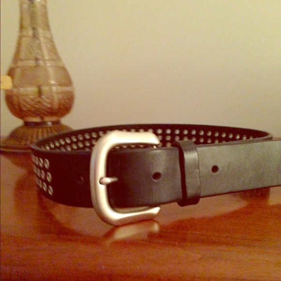 Black grommet belt