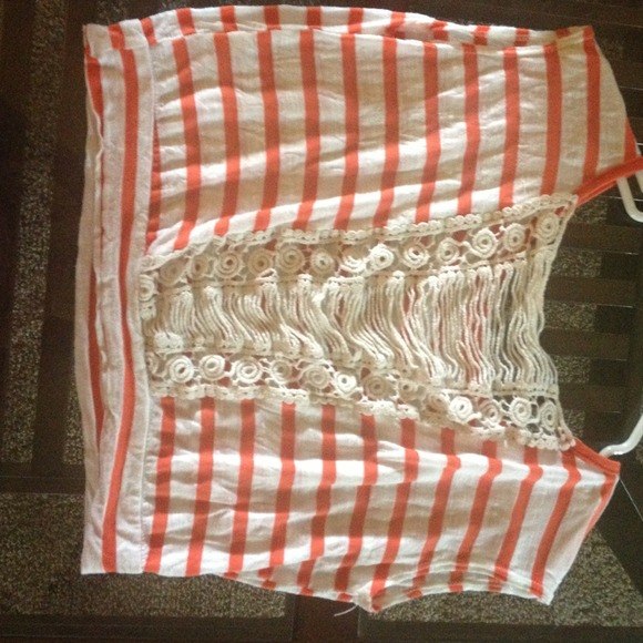 Crop top - Picture 2 of 3