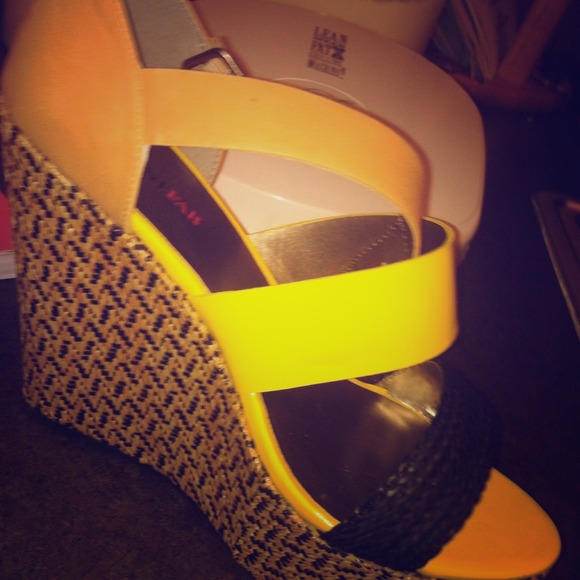 Nice pair of brand new wedges