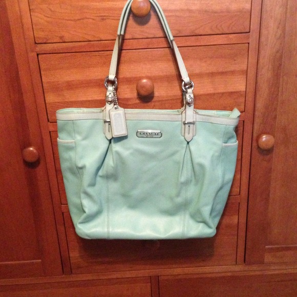 SOLD ❌Coach bag 😃 100% leather