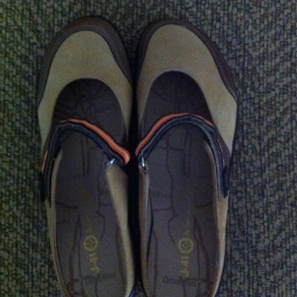 Shoes - Picture 2 of 4