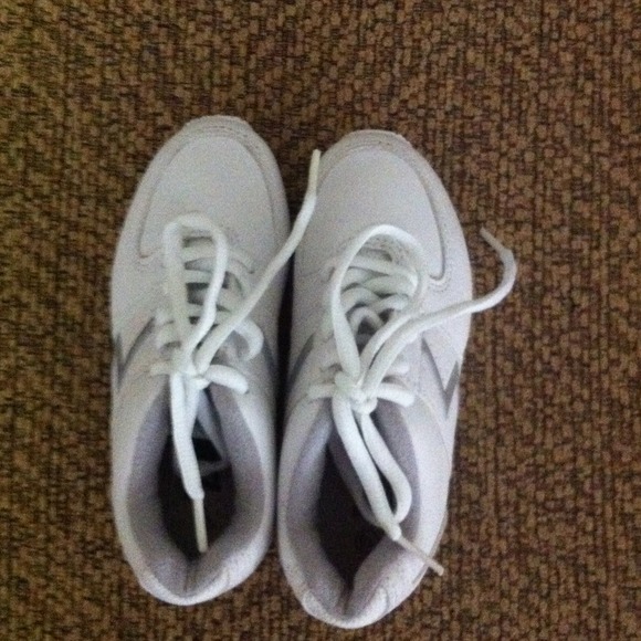 Shoes - Picture 3 of 4