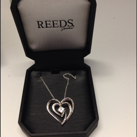 Sold🚫 Diamond heart necklace/pendent!