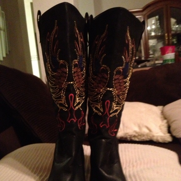 Gianni Bini Black Leather boots Eagle Embroidered